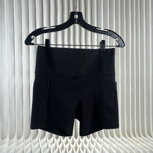 ATHLETA Salutation Stash High Rise 5" Short